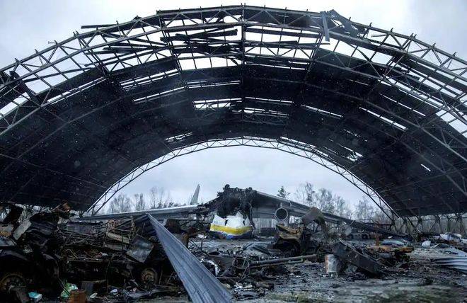 汉斯卡亚机场57架战机遭重创！不朽情缘网站乌军无人机突袭俄军(图2)